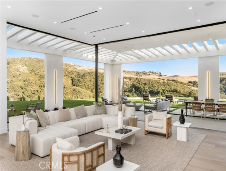 7 Bed Home for Sale in Calabasas, California