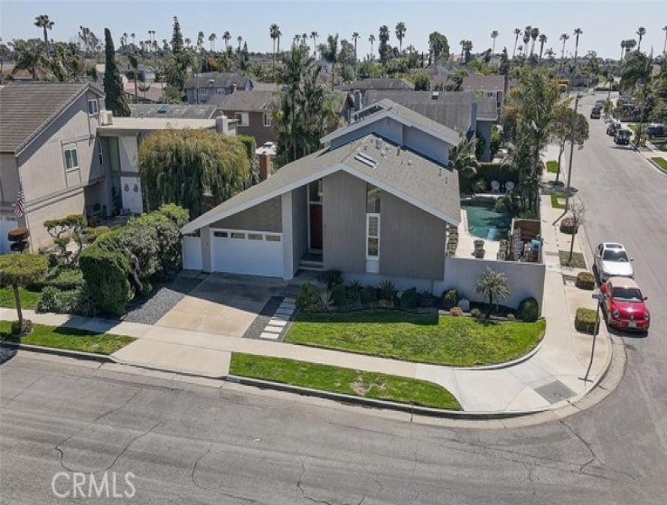 4 Bed Home for Sale in Huntington Beach, California