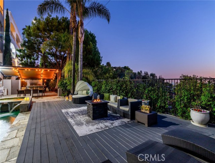 6 Bed Home to Rent in Los Angeles, California
