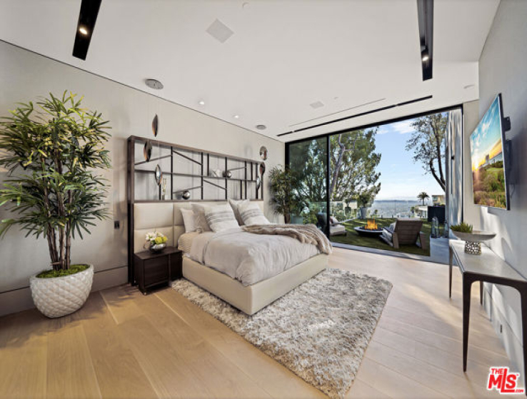 9 Bed Home for Sale in Los Angeles, California