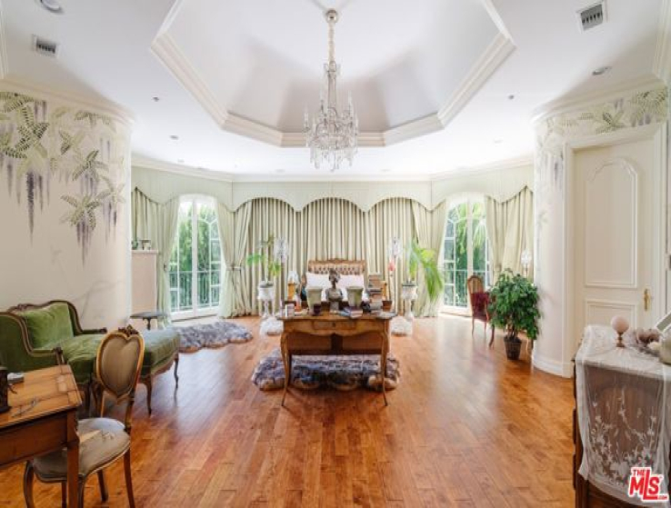 7 Bed Home for Sale in Beverly Hills, California