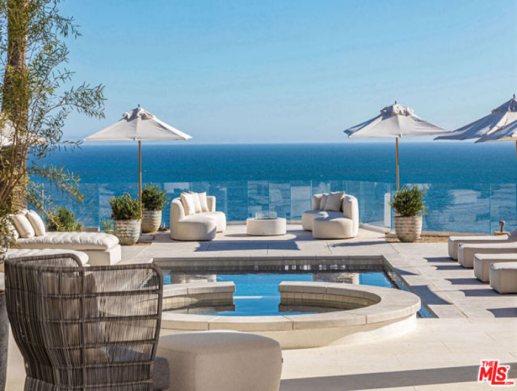 8 Bed Home to Rent in Malibu, California