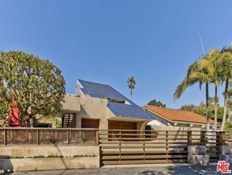 5 Bed Home to Rent in Malibu, California