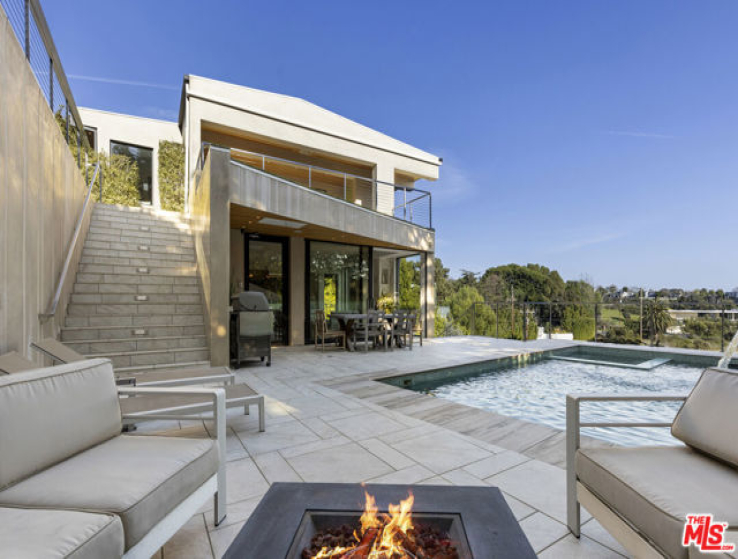 7 Bed Home to Rent in Pacific Palisades, California