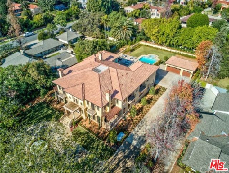 7 Bed Home for Sale in Pasadena, California