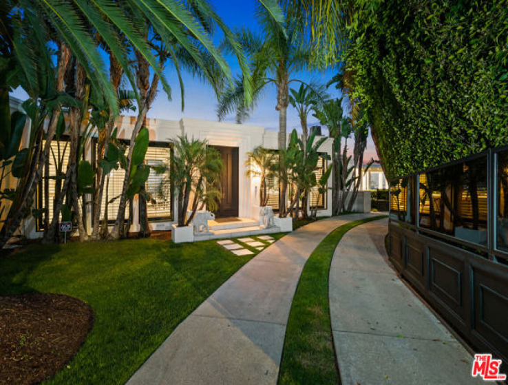6 Bed Home to Rent in Beverly Hills, California