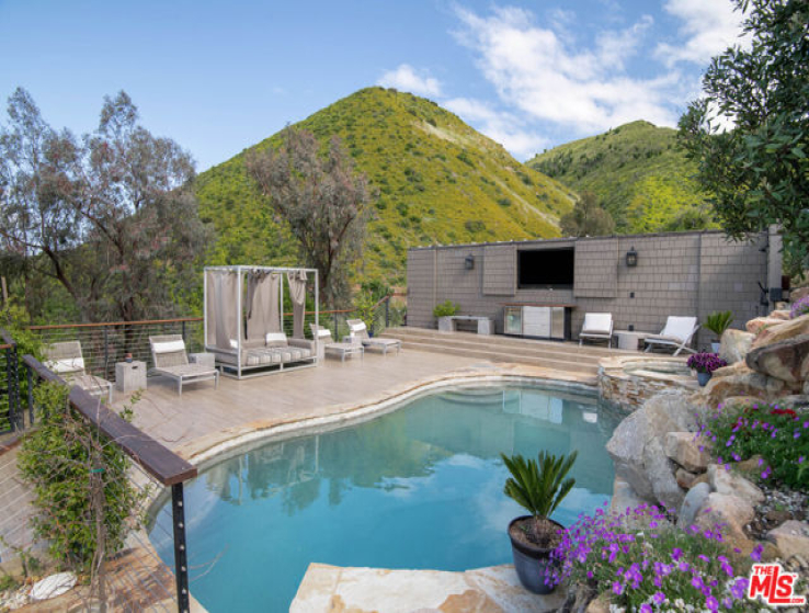 1 Bed Home for Sale in Agoura Hills, California