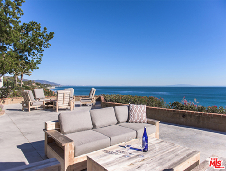 4 Bed Home to Rent in Malibu, California