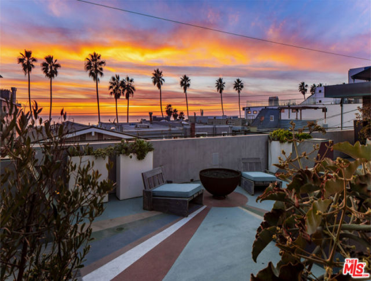 5 Bed Home for Sale in Venice, California
