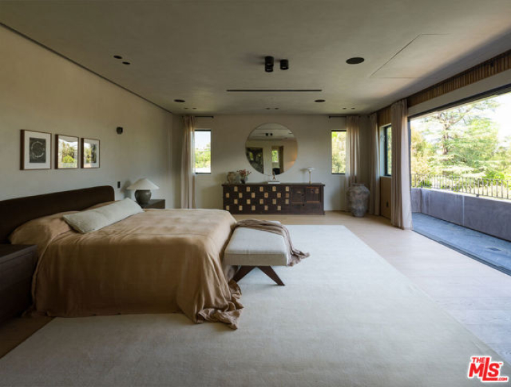 7 Bed Home for Sale in Tarzana, California