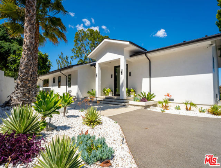6 Bed Home for Sale in Tarzana, California