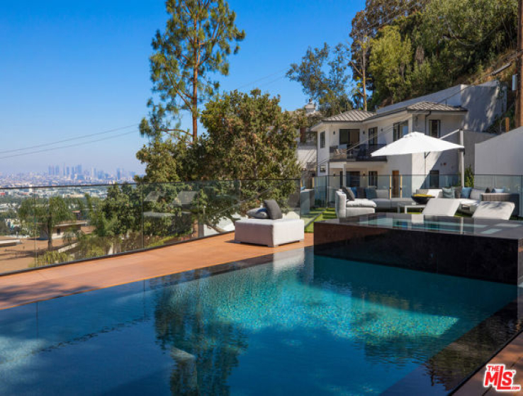 6 Bed Home to Rent in West Hollywood, California