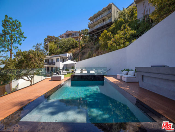 6 Bed Home to Rent in West Hollywood, California