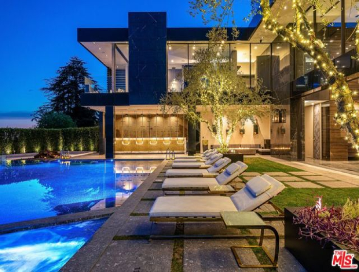 12 Bed Home for Sale in Los Angeles, California