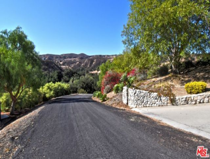 3 Bed Home for Sale in Chatsworth, California